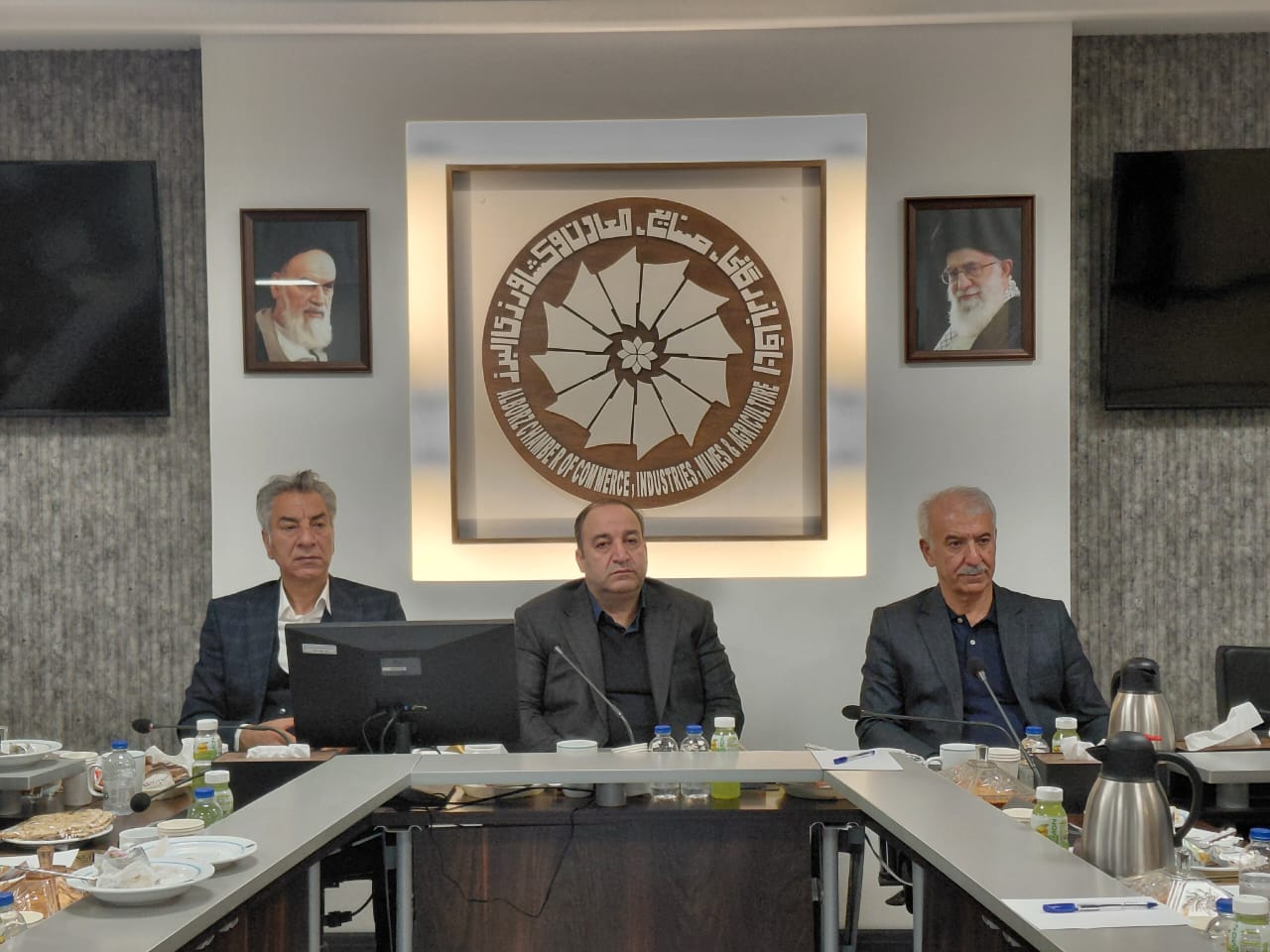 برگزاری اولین جلسه کمیته رنگرزی و تکمیل پارچه